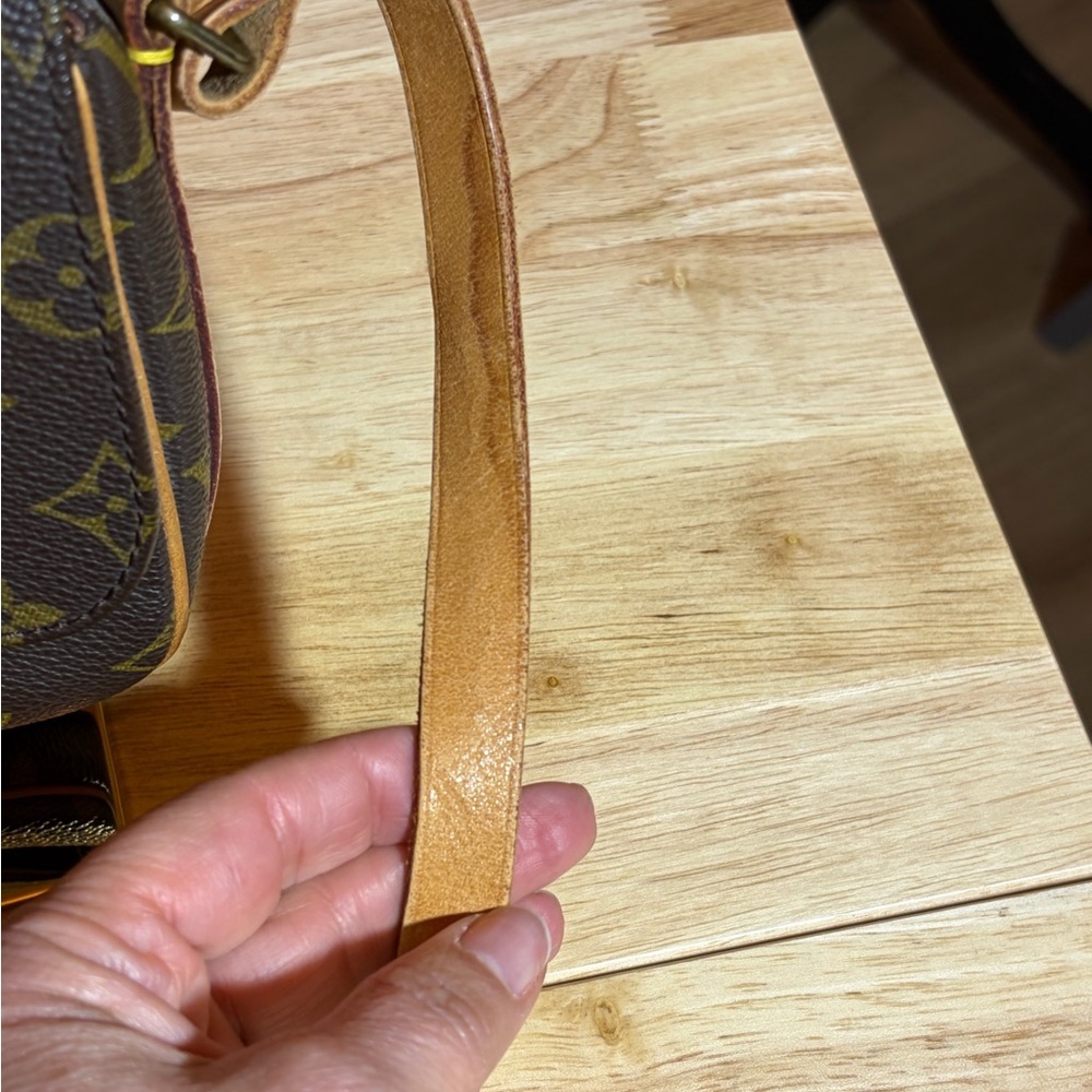 Louis Vuitton Monogram Tan Crossbody Bag - Picture 4 of 9